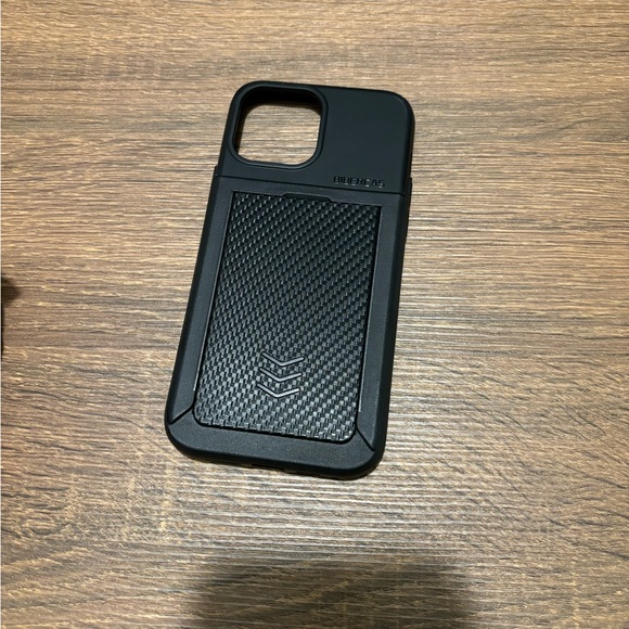 iPhone 13 Pro Max accessories! Screen and camera protector, multiple cases - Picture 6 of 10